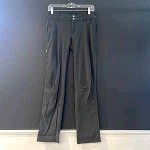 Columbia hiking pants - Can wear long or roll them up - Size 4 - Gray color